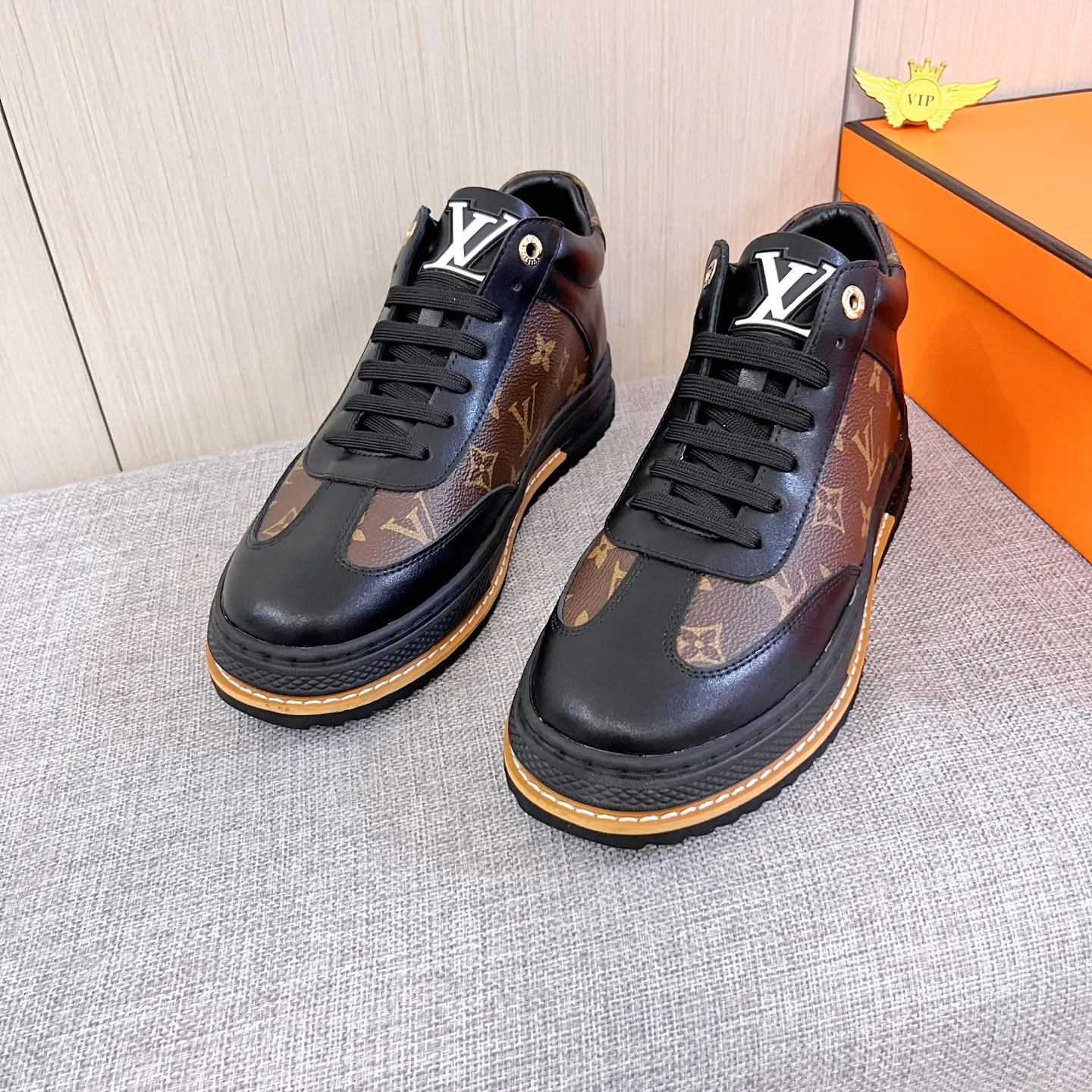 Men's shoes 💰 440 men's shoes 💰 [ LV ] 🔥 Louis Vuitton, high-end men's shoes brand official website 1:1 latest masterpiece: uppers are made of Italian imported first-layer cowhide with comfortable and breathable lining ➕ original non-slip and wear-resistant outsole 🔥, making walking more convenient and comfortable! An exclusive new model, a stunning work, a beautiful 1:1 replica [color] compared to the official quality! Create a fashionable personality to set off your uniqueness! A must-have for trendy men! Classic 🔥Size: 38-44 Color: 🔥 2⃣️colors available🔥.